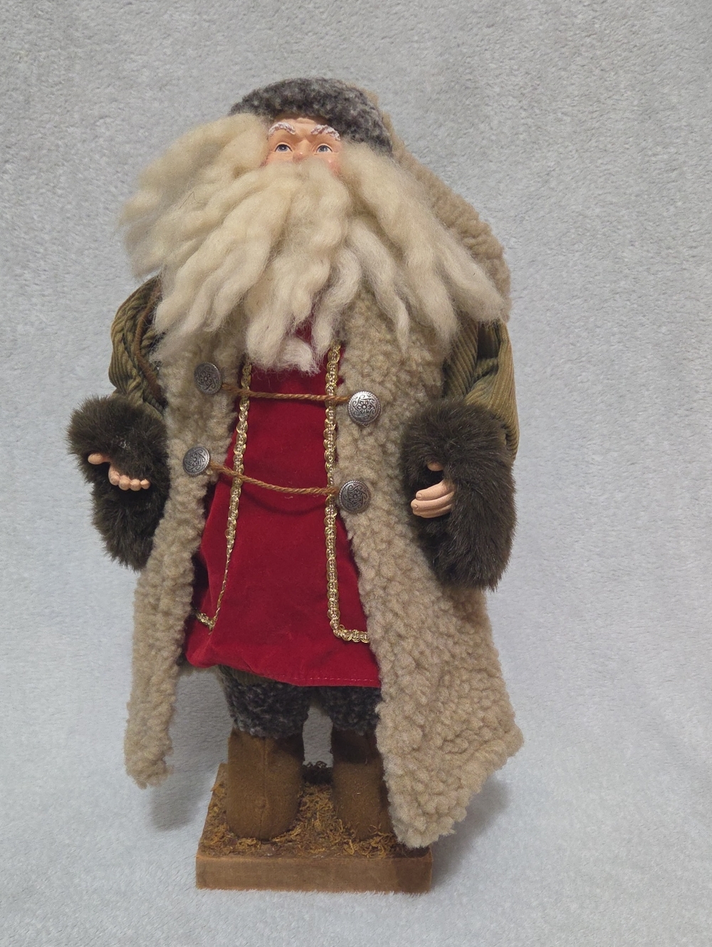 Vintage Old World Santa Claus Figurine Holiday Decor 16x9 Inches